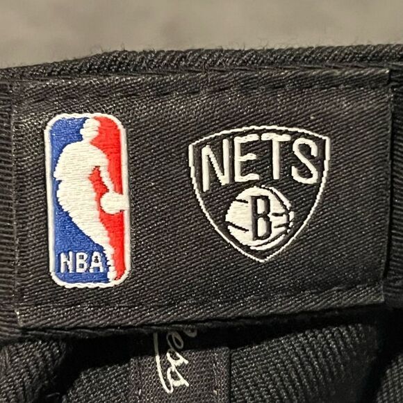 ‘12 MITCHELL & NESS Brooklyn Nets Ombre Arch Text Adjustable SnapBack Hat - Picture 6 of 6